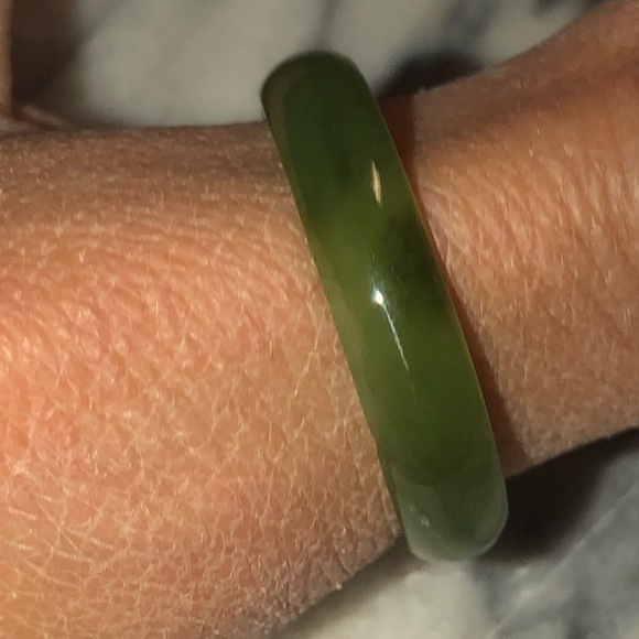 vtg Jade Stone Carved Rounded Band Approx Sz 10.5 - 10.75 - Picture 4 of 7